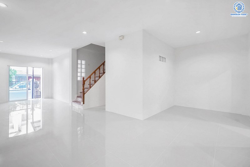 บ้านมือสองตกแต่งใหม่ โซนเมือง! ม.เจ้าพระยา รัตนาธิเบศร์-ราชพฤกษ์ เนื้อที่ 21 ตร.ว. ฟังก์ชั่น 3 ห้องนอน 2 ห้องน้ำ หน้ากว้าง 6 เมตร ตอบโจทย์ทุกการอยู่อาศัย บนทำเลดีที่สุด ติดกับตลาดเจ้าพระยา พร้อม Connect ทุกเส้นทาง เพียง 5 นาทีถึง MRT สายสีม่วง "สถานีบางพลู" ราคาพิเศษสุด!