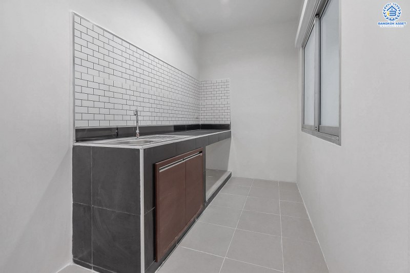 บ้านมือสองตกแต่งใหม่ โซนเมือง! ม.เจ้าพระยา รัตนาธิเบศร์-ราชพฤกษ์ เนื้อที่ 21 ตร.ว. ฟังก์ชั่น 3 ห้องนอน 2 ห้องน้ำ หน้ากว้าง 6 เมตร ตอบโจทย์ทุกการอยู่อาศัย บนทำเลดีที่สุด ติดกับตลาดเจ้าพระยา พร้อม Connect ทุกเส้นทาง เพียง 5 นาทีถึง MRT สายสีม่วง "สถานีบางพลู" ราคาพิเศษสุด!