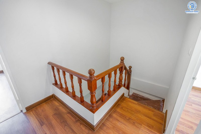 บ้านมือสองตกแต่งใหม่ โซนเมือง! ม.เจ้าพระยา รัตนาธิเบศร์-ราชพฤกษ์ เนื้อที่ 21 ตร.ว. ฟังก์ชั่น 3 ห้องนอน 2 ห้องน้ำ หน้ากว้าง 6 เมตร ตอบโจทย์ทุกการอยู่อาศัย บนทำเลดีที่สุด ติดกับตลาดเจ้าพระยา พร้อม Connect ทุกเส้นทาง เพียง 5 นาทีถึง MRT สายสีม่วง "สถานีบางพลู" ราคาพิเศษสุด!