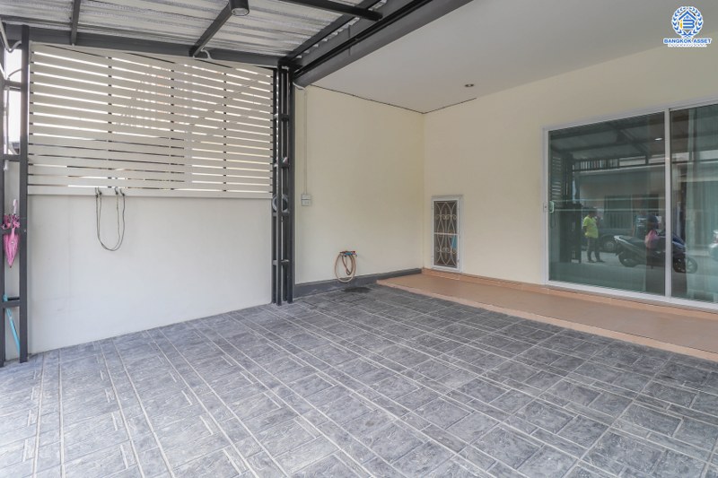 ทาวน์เฮ้าส์มือสองนนทบุรี ห้องมุม! ม.วิลเลตไลท์ รัตนาธิเบศร์ เนื้อที่ 30 ตร.ว. 3 ห้องนอน 2 ห้องน้ำ หน้ากว้าง 6 เมตร บนทำเลเชื่อมต่อ 3 เส้นทางหลัก กาญจนาฯ , ราชพฤกษ์ และรัตนาธิเบศร์ เพียง 7 นาที MRT สถานี "บางพลู" ราคาสุดคุ้ม!...