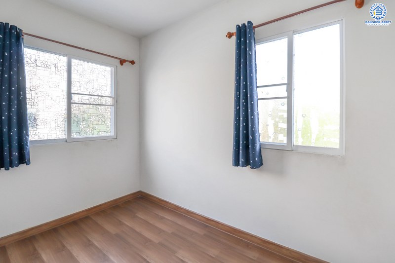 ทาวน์เฮ้าส์มือสองนนทบุรี ห้องมุม! ม.วิลเลตไลท์ รัตนาธิเบศร์ เนื้อที่ 30 ตร.ว. 3 ห้องนอน 2 ห้องน้ำ หน้ากว้าง 6 เมตร บนทำเลเชื่อมต่อ 3 เส้นทางหลัก กาญจนาฯ , ราชพฤกษ์ และรัตนาธิเบศร์ เพียง 7 นาที MRT สถานี "บางพลู" ราคาสุดคุ้ม!...