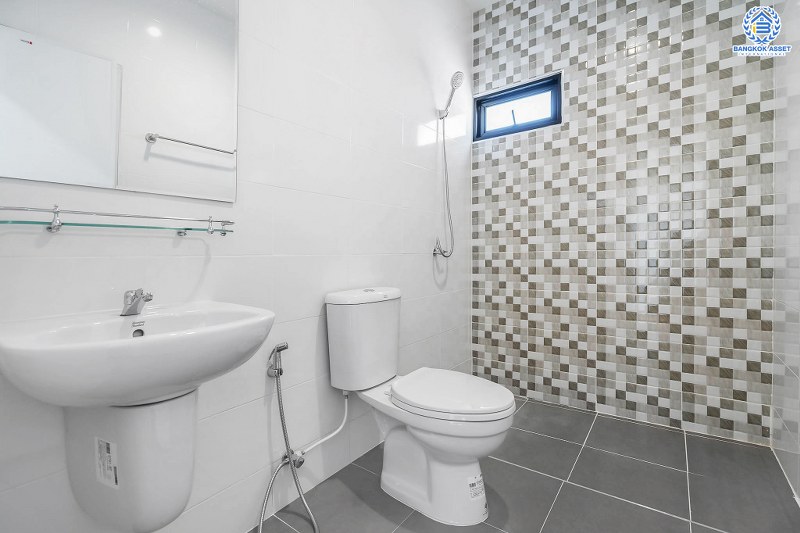 บ้านมือสองตกแต่งใหม่ ห้องมุม! ม.เกตุนุติการ์เด้น ลาดพร้าว71 เนื้อที่ 32.5 ตร.ว. ฟังก์ชั่น 3 ห้องนอน 3 ห้องน้ำ โปร่งกว้าง พร้อมอยู่! ทำเลใจกลางเมือง เชื่อมต่อทั้งถนนเกษตร-นวมินทร์ , ลาดพร้าว , รัชโยธินฯ ใกล้ทางด่วนรามอินทรา เดินทางสะดวกสบาย ด้วยรถไฟฟ้าสายสีน้ำตาล "สถานีโรงเรียนสตรีวิทยา2"