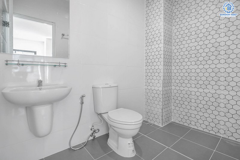 บ้านมือสองตกแต่งใหม่ ห้องมุม! ม.เกตุนุติการ์เด้น ลาดพร้าว71 เนื้อที่ 32.5 ตร.ว. ฟังก์ชั่น 3 ห้องนอน 3 ห้องน้ำ โปร่งกว้าง พร้อมอยู่! ทำเลใจกลางเมือง เชื่อมต่อทั้งถนนเกษตร-นวมินทร์ , ลาดพร้าว , รัชโยธินฯ ใกล้ทางด่วนรามอินทรา เดินทางสะดวกสบาย ด้วยรถไฟฟ้าสายสีน้ำตาล "สถานีโรงเรียนสตรีวิทยา2"