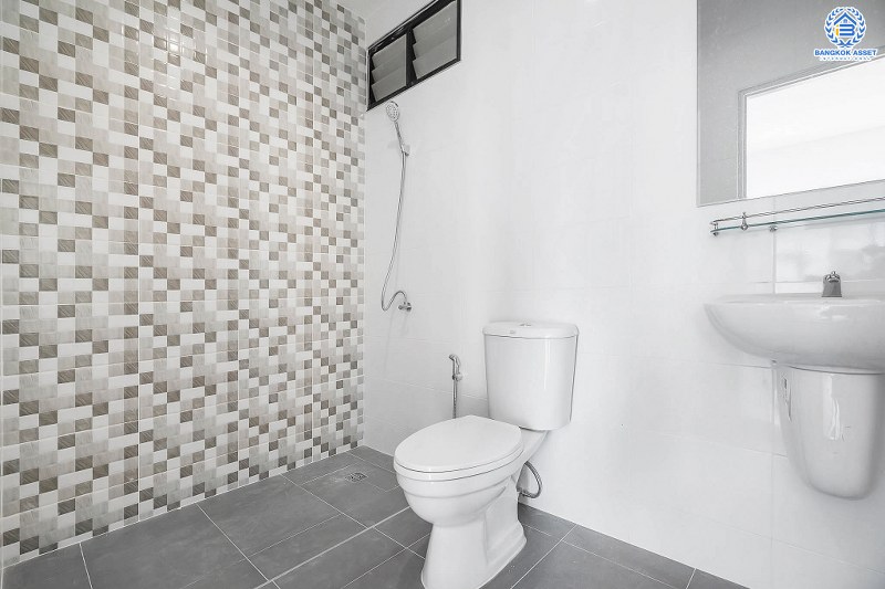 บ้านมือสองตกแต่งใหม่ ม.เกตุนุติการ์เด้น ลาดพร้าว71 เนื้อที่ 17 ตร.ว. ฟังก์ชั่น 3 ห้องนอน 3 ห้องน้ำ โปร่งกว้าง พร้อมอยู่! ทำเลใจกลางเมือง เชื่อมต่อทั้งถนนเกษตร-นวมินทร์ , ลาดพร้าว , รัชโยธินฯ ใกล้ทางด่วนรามอินทรา เดินทางสะดวกสบาย ด้วยรถไฟฟ้าสายสีน้ำตาล "สถานีโรงเรียนสตรีวิทยา2"