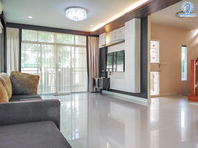 บ้านเดี่ยวมือสองนนทบุรี ห้องมุม! โครงการ เดอะแพลนท์ ราชพฤกษ์-พระราม5 ตกแต่งบิ้วท์อินสุดหรู พร้อมประตูรีโมทไฟฟ้า หลังคาฉนวนกันความร้อน และกล้องวงจรปิด 7 ตัว!  เนื้อที่ 52.7 ตร.ว. ฟังก์ชั่น 3 ห้องนอน 3 ห้องน้ำ บนทำเลศักยภาพ เดินทางสะดวก ใกล้เซ็นทรัลเวสต์เกต รถไฟฟ้า และทางด่วนศรีรัช ราคาพิเศษสุด!