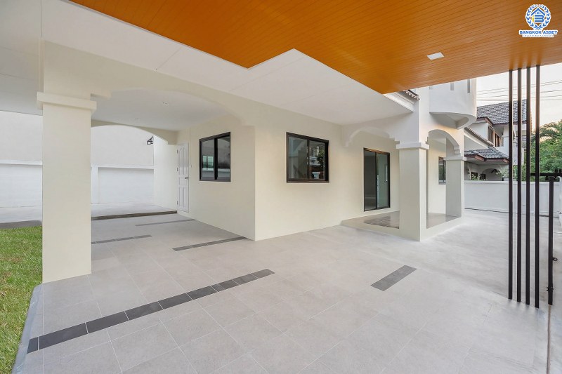 บ้านมือสองตกแต่งใหม่ ถนนเมน! ม.จิตรณรงค์3 ราชพฤกษ์-พระราม5 หลังใหญ่พร้อมอยู่ เนื้อที่ 62 ตร.ว. ฟังก์ชั่น 3 ห้องนอน 2 ห้องน้ำ มีโซน Family Room ชั้นสอง พร้อมพื้นที่ใช้สอยกว่า 224 ตร.ม. เดินทางสะดวก เพียง 600 เมตรจากราชพฤกษ์ ใกล้วงเวียนพระรามห้า ,The Walk และจุดขึ้นทางด่วน "ศรีรัช"...