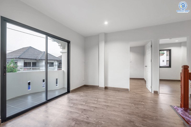 บ้านมือสองตกแต่งใหม่ ถนนเมน! ม.จิตรณรงค์3 ราชพฤกษ์-พระราม5 หลังใหญ่พร้อมอยู่ เนื้อที่ 62 ตร.ว. ฟังก์ชั่น 3 ห้องนอน 2 ห้องน้ำ มีโซน Family Room ชั้นสอง พร้อมพื้นที่ใช้สอยกว่า 224 ตร.ม. เดินทางสะดวก เพียง 600 เมตรจากราชพฤกษ์ ใกล้วงเวียนพระรามห้า ,The Walk และจุดขึ้นทางด่วน "ศรีรัช"...