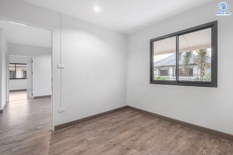 บ้านมือสองตกแต่งใหม่ ถนนเมน! ม.จิตรณรงค์3 ราชพฤกษ์-พระราม5 หลังใหญ่พร้อมอยู่ เนื้อที่ 62 ตร.ว. ฟังก์ชั่น 3 ห้องนอน 2 ห้องน้ำ มีโซน Family Room ชั้นสอง พร้อมพื้นที่ใช้สอยกว่า 224 ตร.ม. เดินทางสะดวก เพียง 600 เมตรจากราชพฤกษ์ ใกล้วงเวียนพระรามห้า ,The Walk และจุดขึ้นทางด่วน "ศรีรัช"...