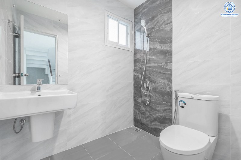 บ้านมือสองตกแต่งใหม่ ทำเลโซนเมือง! ม.โฮมเพลสเดอะพาร์ค รัตนาธิเบศร์-MRT บางพลู บ้านหลังใหญ่เนื้อที่ 54 ตร.ว. ฟังก์ชั่น 3 ห้องนอน 2 ห้องน้ำ พื้นที่ใช้สอยกว่า 168 ตร.ม. พร้อมเข้าอยู่ได้ทันที สะดวกทุกการเดินทาง เข้า-ออกได้ทั้งถ.ราชพฤกษ์ ,และถ.รัตนาธิเบศร์ เพียง 3 นาทีถึงรถไฟฟ้าสถานี "บางพลู"...