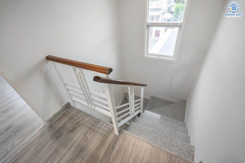 บ้านมือสองตกแต่งใหม่ ทำเลโซนเมือง! ม.โฮมเพลสเดอะพาร์ค รัตนาธิเบศร์-MRT บางพลู บ้านหลังใหญ่เนื้อที่ 54 ตร.ว. ฟังก์ชั่น 3 ห้องนอน 2 ห้องน้ำ พื้นที่ใช้สอยกว่า 168 ตร.ม. พร้อมเข้าอยู่ได้ทันที สะดวกทุกการเดินทาง เข้า-ออกได้ทั้งถ.ราชพฤกษ์ ,และถ.รัตนาธิเบศร์ เพียง 3 นาทีถึงรถไฟฟ้าสถานี "บางพลู"...