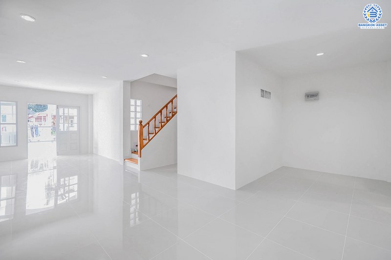 บ้านมือสองตกแต่งใหม่ ม.เจ้าพระยา รัตนาธิเบศร์-ราชพฤกษ์ (ติดตลาดเจ้าพระยา) สุดคุ้มหลังใหญ่ เนื้อที่ 21 ตร.ว. หน้ากว้าง 6 เมตร ฟังก์ชั่นครบ! 3 ห้องนอน 2 ห้องน้ำ ตอบโจทย์ทุกการอยู่อาศัย บนทำเลดีที่สุด เชื่อมต่อทุกเส้นทาง เพียง 10 นาทีถึง MRT สายสีม่วง "สถานีบางพลู" ราคาพิเศษสุด!...