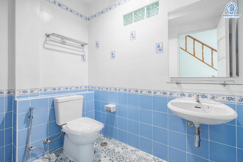 บ้านมือสองตกแต่งใหม่ ม.เจ้าพระยา รัตนาธิเบศร์-ราชพฤกษ์ (ติดตลาดเจ้าพระยา) สุดคุ้มหลังใหญ่ เนื้อที่ 21 ตร.ว. หน้ากว้าง 6 เมตร ฟังก์ชั่นครบ! 3 ห้องนอน 2 ห้องน้ำ ตอบโจทย์ทุกการอยู่อาศัย บนทำเลดีที่สุด เชื่อมต่อทุกเส้นทาง เพียง 10 นาทีถึง MRT สายสีม่วง "สถานีบางพลู" ราคาพิเศษสุด!...