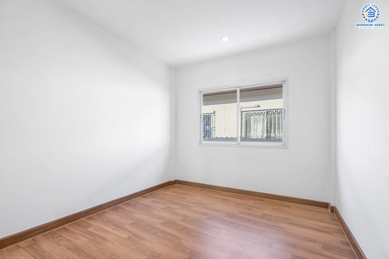 บ้านมือสองตกแต่งใหม่ ม.เจ้าพระยา รัตนาธิเบศร์-ราชพฤกษ์ (ติดตลาดเจ้าพระยา) สุดคุ้มหลังใหญ่ เนื้อที่ 21 ตร.ว. หน้ากว้าง 6 เมตร ฟังก์ชั่นครบ! 3 ห้องนอน 2 ห้องน้ำ ตอบโจทย์ทุกการอยู่อาศัย บนทำเลดีที่สุด เชื่อมต่อทุกเส้นทาง เพียง 10 นาทีถึง MRT สายสีม่วง "สถานีบางพลู" ราคาพิเศษสุด!...