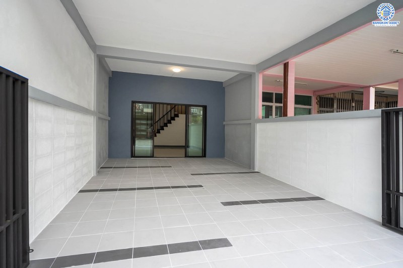 บ้านมือสองตกแต่งใหม่ ม.สินพัฒนา ท่าน้ำนนท์-พระราม5 เนื้อที่ 19 ตร.ว. หน้ากว้าง 5 เมตร ฟังก์ชั่น 2 ห้องนอน 2 ห้องน้ำ พร้อมครัวเคาน์เตอร์ บนทำเลโซนเมือง ใกล้ มจพ.พระนครเหนือ รถไฟฟ้าสถานีแยกติวานนท์ และจุดขึ้นทางด่วนพระราม7...