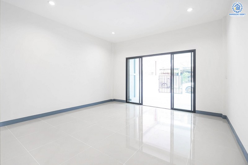 บ้านมือสองตกแต่งใหม่ ม.สินพัฒนา ท่าน้ำนนท์-พระราม5 เนื้อที่ 19 ตร.ว. หน้ากว้าง 5 เมตร ฟังก์ชั่น 2 ห้องนอน 2 ห้องน้ำ พร้อมครัวเคาน์เตอร์ บนทำเลโซนเมือง ใกล้ มจพ.พระนครเหนือ รถไฟฟ้าสถานีแยกติวานนท์ และจุดขึ้นทางด่วนพระราม7...