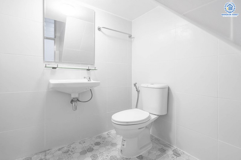 บ้านมือสองตกแต่งใหม่ ม.สินพัฒนา ท่าน้ำนนท์-พระราม5 เนื้อที่ 19 ตร.ว. หน้ากว้าง 5 เมตร ฟังก์ชั่น 2 ห้องนอน 2 ห้องน้ำ พร้อมครัวเคาน์เตอร์ บนทำเลโซนเมือง ใกล้ มจพ.พระนครเหนือ รถไฟฟ้าสถานีแยกติวานนท์ และจุดขึ้นทางด่วนพระราม7...