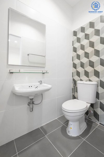 บ้านมือสองตกแต่งใหม่ ม.สินพัฒนา ท่าน้ำนนท์-พระราม5 เนื้อที่ 19 ตร.ว. หน้ากว้าง 5 เมตร ฟังก์ชั่น 2 ห้องนอน 2 ห้องน้ำ พร้อมครัวเคาน์เตอร์ บนทำเลโซนเมือง ใกล้ มจพ.พระนครเหนือ รถไฟฟ้าสถานีแยกติวานนท์ และจุดขึ้นทางด่วนพระราม7...