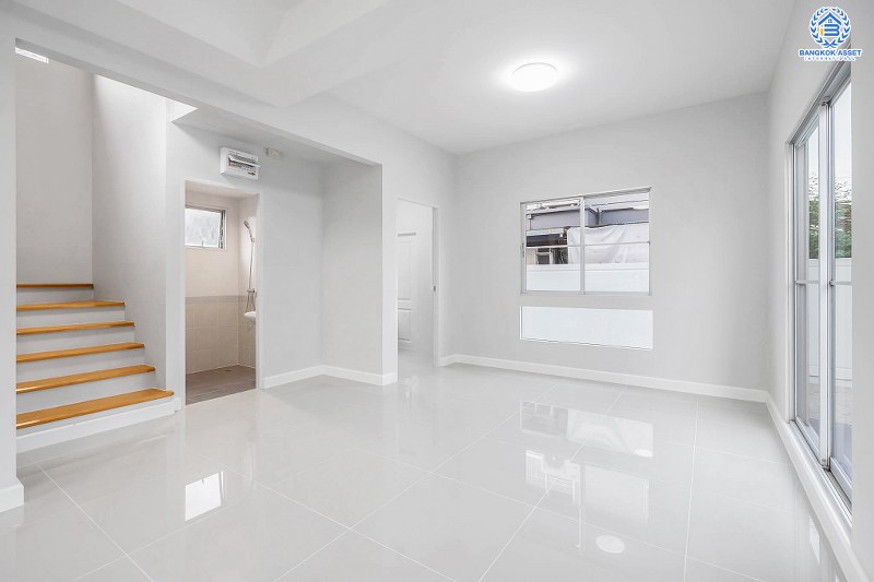 บ้านมือสองตกแต่งใหม่ ม.พฤกษ์ลดา บางใหญ่-เซ็นทรัลเวสต์เกต บ้านเดี่ยวคุณภาพ LH ตกแต่งใหม่ทั้งหลัง จัดเต็มให้แบบพร้อมอยู่ เนื้อที่ 50 ตร.ว. พร้อมฟังก์ชั่น 3 ห้องนอน 2 ห้องน้ำ 2 ที่จอดรถ เดินทางสะดวกสบาย บนเส้นทางสายหลัก "กาญจนาภิเษก" ใกล้เซ็นทรัลเวสต์เกต และรถไฟฟ้าสถานี "คลองบางไผ่"...