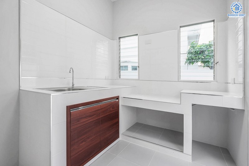 บ้านมือสองตกแต่งใหม่ ม.พฤกษ์ลดา บางใหญ่-เซ็นทรัลเวสต์เกต บ้านเดี่ยวคุณภาพ LH ตกแต่งใหม่ทั้งหลัง จัดเต็มให้แบบพร้อมอยู่ เนื้อที่ 50 ตร.ว. พร้อมฟังก์ชั่น 3 ห้องนอน 2 ห้องน้ำ 2 ที่จอดรถ เดินทางสะดวกสบาย บนเส้นทางสายหลัก "กาญจนาภิเษก" ใกล้เซ็นทรัลเวสต์เกต และรถไฟฟ้าสถานี "คลองบางไผ่"...