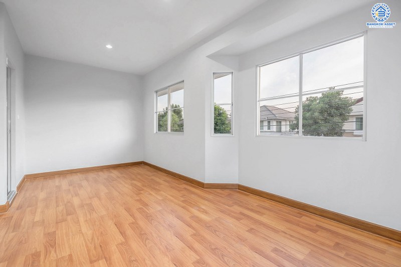 บ้านมือสองตกแต่งใหม่ ม.พฤกษ์ลดา บางใหญ่-เซ็นทรัลเวสต์เกต บ้านเดี่ยวคุณภาพ LH ตกแต่งใหม่ทั้งหลัง จัดเต็มให้แบบพร้อมอยู่ เนื้อที่ 50 ตร.ว. พร้อมฟังก์ชั่น 3 ห้องนอน 2 ห้องน้ำ 2 ที่จอดรถ เดินทางสะดวกสบาย บนเส้นทางสายหลัก "กาญจนาภิเษก" ใกล้เซ็นทรัลเวสต์เกต และรถไฟฟ้าสถานี "คลองบางไผ่"...