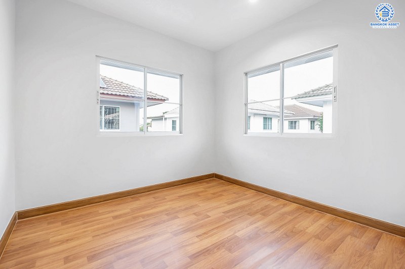 บ้านมือสองตกแต่งใหม่ ม.พฤกษ์ลดา บางใหญ่-เซ็นทรัลเวสต์เกต บ้านเดี่ยวคุณภาพ LH ตกแต่งใหม่ทั้งหลัง จัดเต็มให้แบบพร้อมอยู่ เนื้อที่ 50 ตร.ว. พร้อมฟังก์ชั่น 3 ห้องนอน 2 ห้องน้ำ 2 ที่จอดรถ เดินทางสะดวกสบาย บนเส้นทางสายหลัก "กาญจนาภิเษก" ใกล้เซ็นทรัลเวสต์เกต และรถไฟฟ้าสถานี "คลองบางไผ่"...