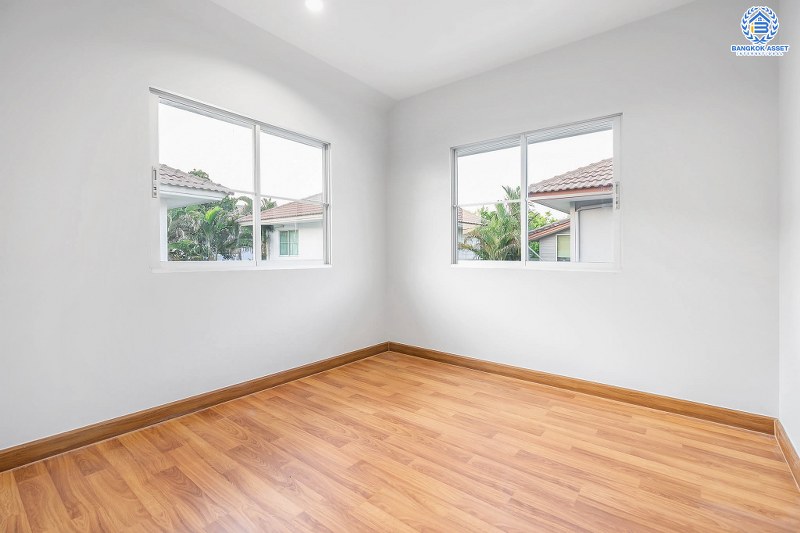 บ้านมือสองตกแต่งใหม่ ม.พฤกษ์ลดา บางใหญ่-เซ็นทรัลเวสต์เกต บ้านเดี่ยวคุณภาพ LH ตกแต่งใหม่ทั้งหลัง จัดเต็มให้แบบพร้อมอยู่ เนื้อที่ 50 ตร.ว. พร้อมฟังก์ชั่น 3 ห้องนอน 2 ห้องน้ำ 2 ที่จอดรถ เดินทางสะดวกสบาย บนเส้นทางสายหลัก "กาญจนาภิเษก" ใกล้เซ็นทรัลเวสต์เกต และรถไฟฟ้าสถานี "คลองบางไผ่"...