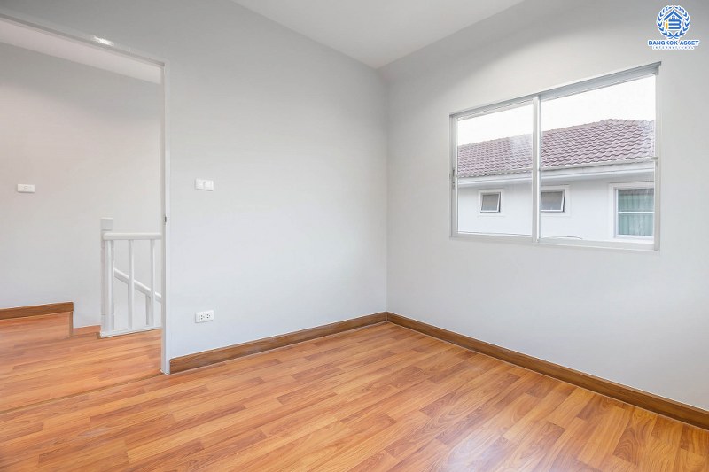 บ้านมือสองตกแต่งใหม่ ม.พฤกษ์ลดา บางใหญ่-เซ็นทรัลเวสต์เกต บ้านเดี่ยวคุณภาพ LH ตกแต่งใหม่ทั้งหลัง จัดเต็มให้แบบพร้อมอยู่ เนื้อที่ 50 ตร.ว. พร้อมฟังก์ชั่น 3 ห้องนอน 2 ห้องน้ำ 2 ที่จอดรถ เดินทางสะดวกสบาย บนเส้นทางสายหลัก "กาญจนาภิเษก" ใกล้เซ็นทรัลเวสต์เกต และรถไฟฟ้าสถานี "คลองบางไผ่"...