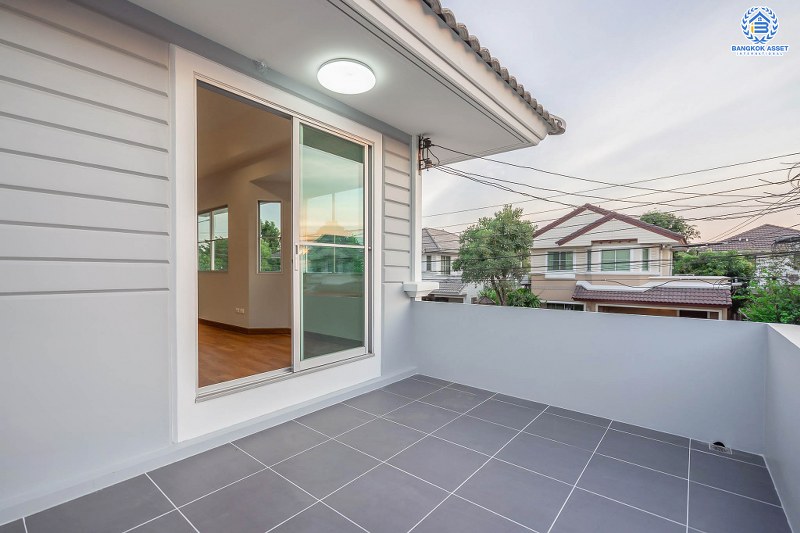 บ้านมือสองตกแต่งใหม่ ม.พฤกษ์ลดา บางใหญ่-เซ็นทรัลเวสต์เกต บ้านเดี่ยวคุณภาพ LH ตกแต่งใหม่ทั้งหลัง จัดเต็มให้แบบพร้อมอยู่ เนื้อที่ 50 ตร.ว. พร้อมฟังก์ชั่น 3 ห้องนอน 2 ห้องน้ำ 2 ที่จอดรถ เดินทางสะดวกสบาย บนเส้นทางสายหลัก "กาญจนาภิเษก" ใกล้เซ็นทรัลเวสต์เกต และรถไฟฟ้าสถานี "คลองบางไผ่"...