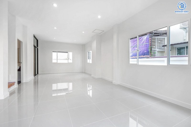 บ้านมือสองตกแต่งใหม่ ม.ลลินอินเดอะพาร์ค บางใหญ่-กาญจนาฯ พร้อมอยู่ เนื้อที่ 39.9 ตร.ว. ฟังก์ชั่น 3 ห้องนอน 2 ห้องน้ำ (ห้องน้ำกว้าง แบ่งโซนแห้ง-เปียก) บนทำเลทั้งใกล้ ทั้งสะดวก เพียง 5 นาทีจาก MRT สายสีม่วง "สถานีตลาดบางใหญ่" ราคาพิเศษสุด!...