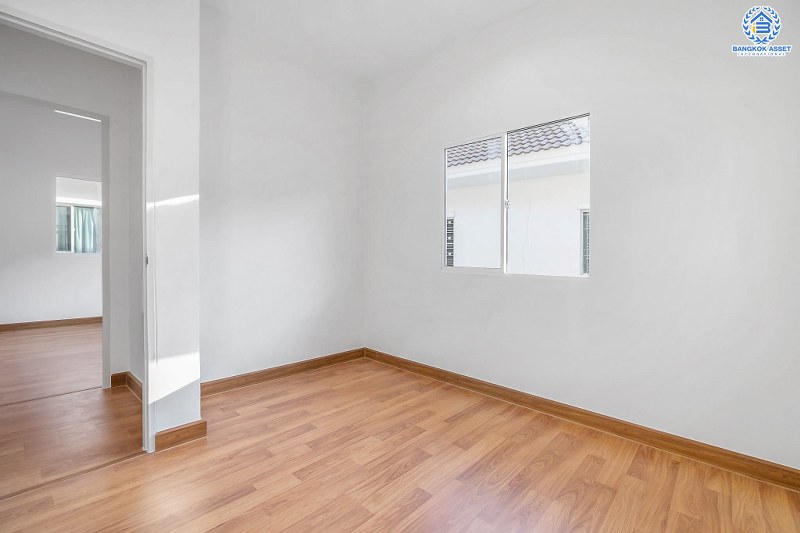 บ้านมือสองตกแต่งใหม่ ม.ลลินอินเดอะพาร์ค บางใหญ่-กาญจนาฯ พร้อมอยู่ เนื้อที่ 39.9 ตร.ว. ฟังก์ชั่น 3 ห้องนอน 2 ห้องน้ำ (ห้องน้ำกว้าง แบ่งโซนแห้ง-เปียก) บนทำเลทั้งใกล้ ทั้งสะดวก เพียง 5 นาทีจาก MRT สายสีม่วง "สถานีตลาดบางใหญ่" ราคาพิเศษสุด!...