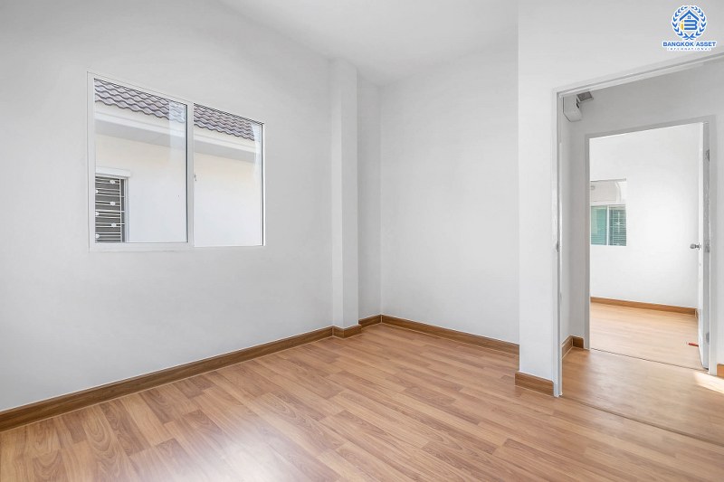 บ้านมือสองตกแต่งใหม่ ม.ลลินอินเดอะพาร์ค บางใหญ่-กาญจนาฯ พร้อมอยู่ เนื้อที่ 39.9 ตร.ว. ฟังก์ชั่น 3 ห้องนอน 2 ห้องน้ำ (ห้องน้ำกว้าง แบ่งโซนแห้ง-เปียก) บนทำเลทั้งใกล้ ทั้งสะดวก เพียง 5 นาทีจาก MRT สายสีม่วง "สถานีตลาดบางใหญ่" ราคาพิเศษสุด!...