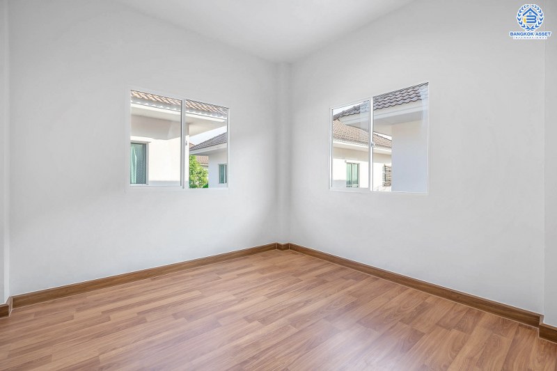 บ้านมือสองตกแต่งใหม่ ม.ลลินอินเดอะพาร์ค บางใหญ่-กาญจนาฯ พร้อมอยู่ เนื้อที่ 39.9 ตร.ว. ฟังก์ชั่น 3 ห้องนอน 2 ห้องน้ำ (ห้องน้ำกว้าง แบ่งโซนแห้ง-เปียก) บนทำเลทั้งใกล้ ทั้งสะดวก เพียง 5 นาทีจาก MRT สายสีม่วง "สถานีตลาดบางใหญ่" ราคาพิเศษสุด!...