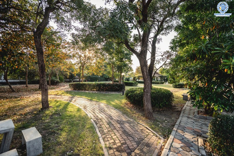 บ้านมือสองตกแต่งใหม่ ม.ลลินอินเดอะพาร์ค บางใหญ่-กาญจนาฯ พร้อมอยู่ เนื้อที่ 39.9 ตร.ว. ฟังก์ชั่น 3 ห้องนอน 2 ห้องน้ำ (ห้องน้ำกว้าง แบ่งโซนแห้ง-เปียก) บนทำเลทั้งใกล้ ทั้งสะดวก เพียง 5 นาทีจาก MRT สายสีม่วง "สถานีตลาดบางใหญ่" ราคาพิเศษสุด!...