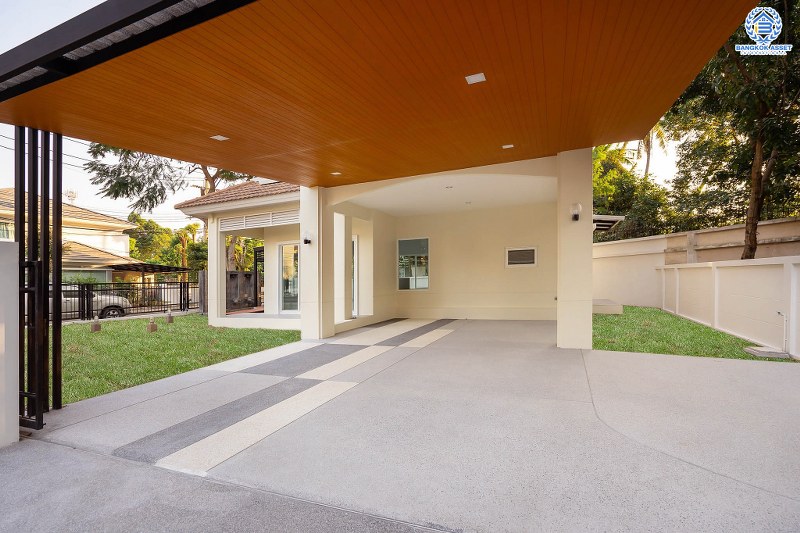 บ้านมือสองตกแต่งใหม่ ห้องมุม! ม.เพอร์เฟคเพลส2 ติดถ.รัตนาธิเบศร์ เนื้อที่ 82 ตร.ว. บ้านดีไซน์ทันสมัย หลังใหญ่พร้อมอยู่ ฟังก์ชั่น 3 ห้องนอน 3 ห้องน้ำ 2 ที่จอดรถ ต่อเติมมุมพักผ่อนข้างบ้าน กับที่สุดแห่งทำเลโซนเมือง เชื่อมต่อทุกการเดินทาง เพียง 400ม. ถึง MRTไทรม้า ใกล้จุดขึ้นทางด่วนงามวงศ์วาน