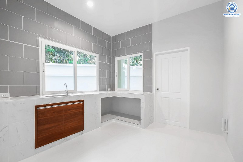 บ้านมือสองตกแต่งใหม่ ห้องมุม! ม.เพอร์เฟคเพลส2 ติดถ.รัตนาธิเบศร์ เนื้อที่ 82 ตร.ว. บ้านดีไซน์ทันสมัย หลังใหญ่พร้อมอยู่ ฟังก์ชั่น 3 ห้องนอน 3 ห้องน้ำ 2 ที่จอดรถ ต่อเติมมุมพักผ่อนข้างบ้าน กับที่สุดแห่งทำเลโซนเมือง เชื่อมต่อทุกการเดินทาง เพียง 400ม. ถึง MRTไทรม้า ใกล้จุดขึ้นทางด่วนงามวงศ์วาน