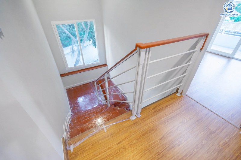 บ้านมือสองตกแต่งใหม่ ห้องมุม! ม.เพอร์เฟคเพลส2 ติดถ.รัตนาธิเบศร์ เนื้อที่ 82 ตร.ว. บ้านดีไซน์ทันสมัย หลังใหญ่พร้อมอยู่ ฟังก์ชั่น 3 ห้องนอน 3 ห้องน้ำ 2 ที่จอดรถ ต่อเติมมุมพักผ่อนข้างบ้าน กับที่สุดแห่งทำเลโซนเมือง เชื่อมต่อทุกการเดินทาง เพียง 400ม. ถึง MRTไทรม้า ใกล้จุดขึ้นทางด่วนงามวงศ์วาน