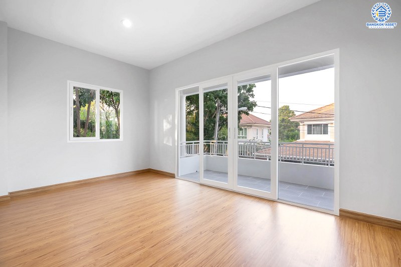 บ้านมือสองตกแต่งใหม่ ห้องมุม! ม.เพอร์เฟคเพลส2 ติดถ.รัตนาธิเบศร์ เนื้อที่ 82 ตร.ว. บ้านดีไซน์ทันสมัย หลังใหญ่พร้อมอยู่ ฟังก์ชั่น 3 ห้องนอน 3 ห้องน้ำ 2 ที่จอดรถ ต่อเติมมุมพักผ่อนข้างบ้าน กับที่สุดแห่งทำเลโซนเมือง เชื่อมต่อทุกการเดินทาง เพียง 400ม. ถึง MRTไทรม้า ใกล้จุดขึ้นทางด่วนงามวงศ์วาน