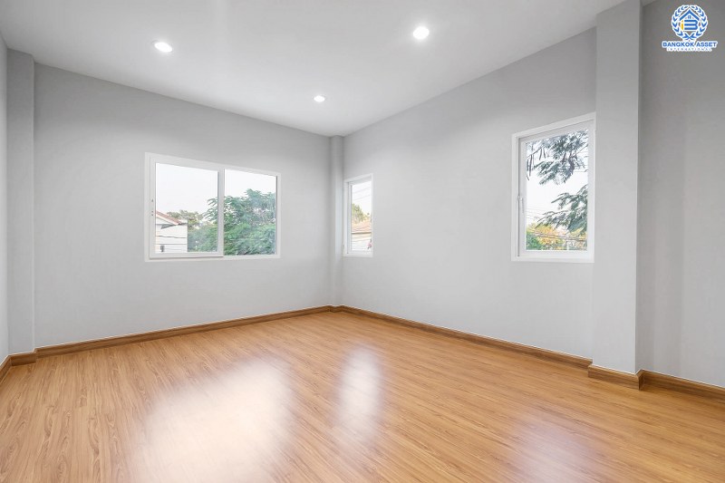 บ้านมือสองตกแต่งใหม่ ห้องมุม! ม.เพอร์เฟคเพลส2 ติดถ.รัตนาธิเบศร์ เนื้อที่ 82 ตร.ว. บ้านดีไซน์ทันสมัย หลังใหญ่พร้อมอยู่ ฟังก์ชั่น 3 ห้องนอน 3 ห้องน้ำ 2 ที่จอดรถ ต่อเติมมุมพักผ่อนข้างบ้าน กับที่สุดแห่งทำเลโซนเมือง เชื่อมต่อทุกการเดินทาง เพียง 400ม. ถึง MRTไทรม้า ใกล้จุดขึ้นทางด่วนงามวงศ์วาน