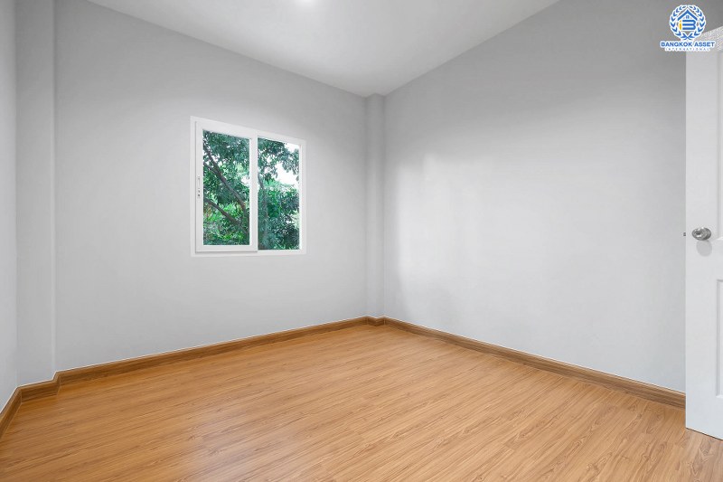 บ้านมือสองตกแต่งใหม่ ห้องมุม! ม.เพอร์เฟคเพลส2 ติดถ.รัตนาธิเบศร์ เนื้อที่ 82 ตร.ว. บ้านดีไซน์ทันสมัย หลังใหญ่พร้อมอยู่ ฟังก์ชั่น 3 ห้องนอน 3 ห้องน้ำ 2 ที่จอดรถ ต่อเติมมุมพักผ่อนข้างบ้าน กับที่สุดแห่งทำเลโซนเมือง เชื่อมต่อทุกการเดินทาง เพียง 400ม. ถึง MRTไทรม้า ใกล้จุดขึ้นทางด่วนงามวงศ์วาน