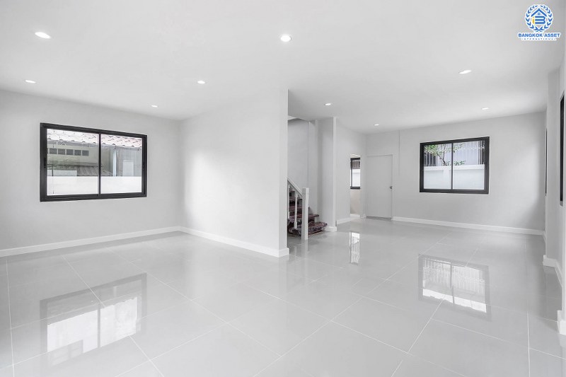 บ้านมือสองตกแต่งใหม่ หลังใหญ่ ทำเลใจกลางเมือง ม.บ้านประชาชื่น (ประชาชื่น-สามัคคี) เนื้อที่ 63 ตร.ว. แต่งครบ พร้อมอยู่ ฟังก์ชั่น 3 ห้องนอน 2 ห้องน้ำ 2 ที่จอดรถ เดินทางสะดวก เชื่อมต่อหลายเส้นทาง ใกล้เดอะมอลล์ฯ เซ็นทรัลแจ้งวัฒนะ ทางด่วนงามวงศ์วาน และรถไฟฟ้า (สายสีชมพู)...