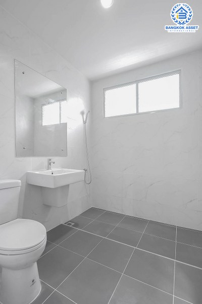 บ้านมือสองตกแต่งใหม่ หลังใหญ่ ทำเลใจกลางเมือง ม.บ้านประชาชื่น (ประชาชื่น-สามัคคี) เนื้อที่ 63 ตร.ว. แต่งครบ พร้อมอยู่ ฟังก์ชั่น 3 ห้องนอน 2 ห้องน้ำ 2 ที่จอดรถ เดินทางสะดวก เชื่อมต่อหลายเส้นทาง ใกล้เดอะมอลล์ฯ เซ็นทรัลแจ้งวัฒนะ ทางด่วนงามวงศ์วาน และรถไฟฟ้า (สายสีชมพู)...