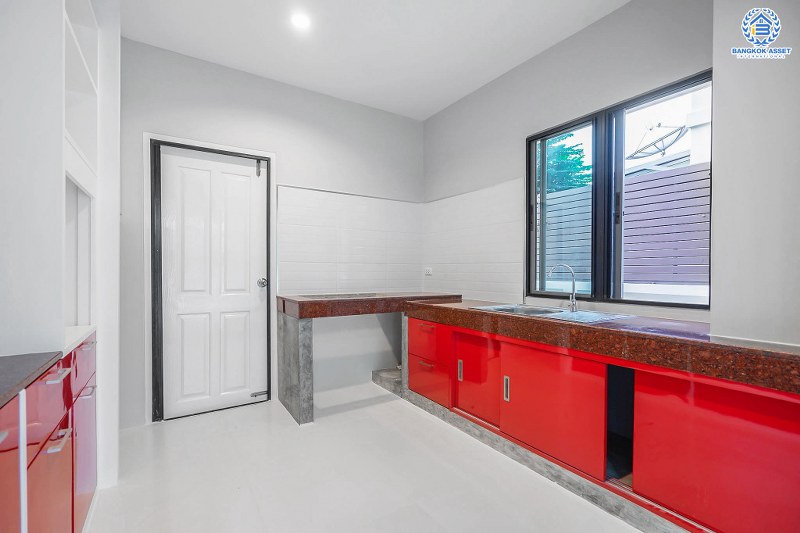 บ้านมือสองตกแต่งใหม่ ม.เพอร์เฟคเพลส2 ติดถ.รัตนาธิเบศร์ เนื้อที่ 62.4 ตร.ว. บ้านดีไซน์โมเดิร์น หลังใหญ่พร้อมอยู่ ฟังก์ชั่น 3 ห้องนอน 3 ห้องน้ำ 2 ที่จอดรถ บิ้วท์อินครัวเคาน์เตอร์ครบชุด กับที่สุดแห่งทำเลโซนเมือง เชื่อมต่อทุกการเดินทาง เพียง 400ม. ถึง MRTไทรม้า ใกล้จุดขึ้นทางด่วนงามวงศ์วาน