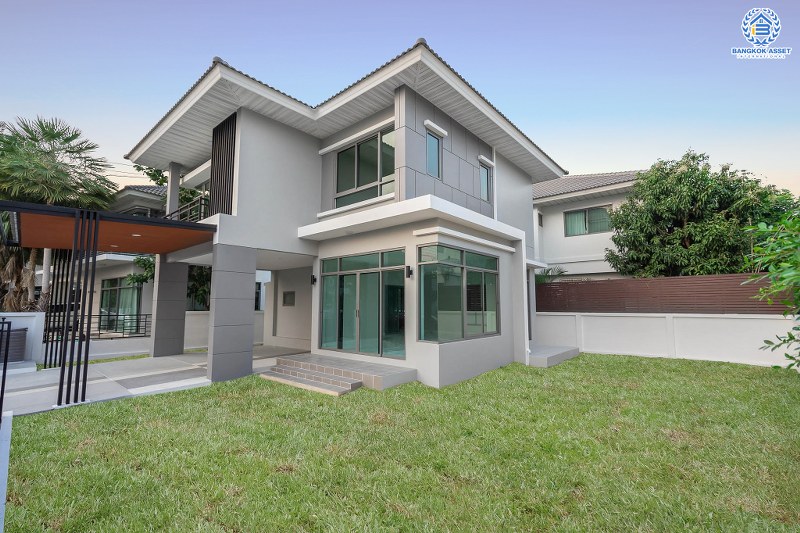 บ้านมือสองตกแต่งใหม่ ม.เพอร์เฟคเพลส2 ติดถ.รัตนาธิเบศร์ เนื้อที่ 62.4 ตร.ว. บ้านดีไซน์โมเดิร์น หลังใหญ่พร้อมอยู่ ฟังก์ชั่น 3 ห้องนอน 3 ห้องน้ำ 2 ที่จอดรถ บิ้วท์อินครัวเคาน์เตอร์ครบชุด กับที่สุดแห่งทำเลโซนเมือง เชื่อมต่อทุกการเดินทาง เพียง 400ม. ถึง MRTไทรม้า ใกล้จุดขึ้นทางด่วนงามวงศ์วาน