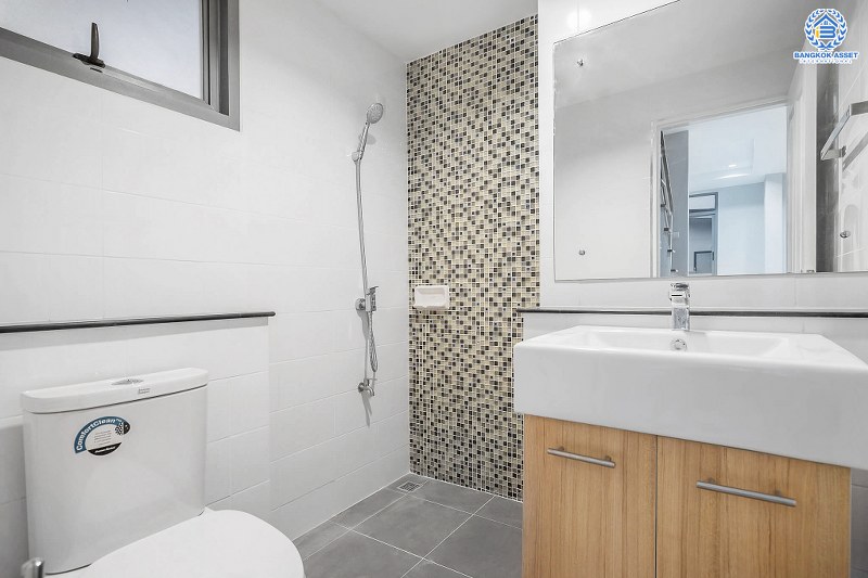 บ้านมือสองตกแต่งใหม่ ม.เพอร์เฟคเพลส2 ติดถ.รัตนาธิเบศร์ เนื้อที่ 62.4 ตร.ว. บ้านดีไซน์โมเดิร์น หลังใหญ่พร้อมอยู่ ฟังก์ชั่น 3 ห้องนอน 3 ห้องน้ำ 2 ที่จอดรถ บิ้วท์อินครัวเคาน์เตอร์ครบชุด กับที่สุดแห่งทำเลโซนเมือง เชื่อมต่อทุกการเดินทาง เพียง 400ม. ถึง MRTไทรม้า ใกล้จุดขึ้นทางด่วนงามวงศ์วาน