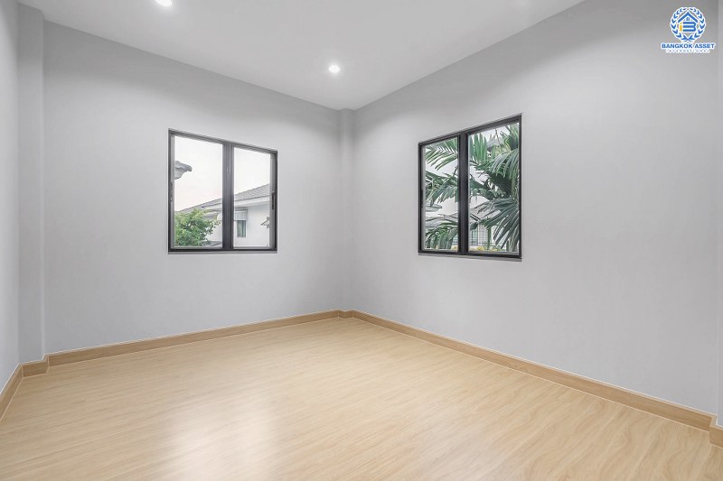 บ้านมือสองตกแต่งใหม่ ม.เพอร์เฟคเพลส2 ติดถ.รัตนาธิเบศร์ เนื้อที่ 62.4 ตร.ว. บ้านดีไซน์โมเดิร์น หลังใหญ่พร้อมอยู่ ฟังก์ชั่น 3 ห้องนอน 3 ห้องน้ำ 2 ที่จอดรถ บิ้วท์อินครัวเคาน์เตอร์ครบชุด กับที่สุดแห่งทำเลโซนเมือง เชื่อมต่อทุกการเดินทาง เพียง 400ม. ถึง MRTไทรม้า ใกล้จุดขึ้นทางด่วนงามวงศ์วาน