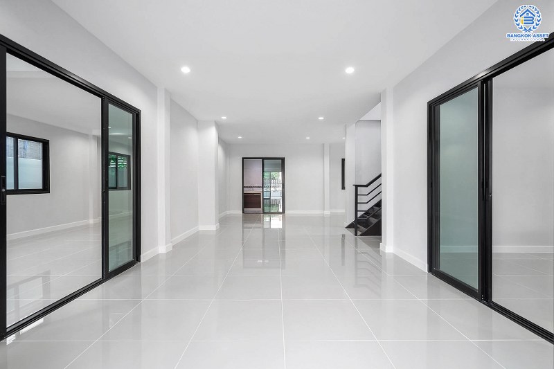 บ้านมือสองตกแต่งใหม่ หลังใหญ่ 3 ห้องนอน โครงการ มณียา3 รัตนาธิเบศร์-ท่าอิฐ คุณภาพ พร็อพเพอร์ตี้ เพอร์เฟค เนื้อที่กว้าง 58.3 ตร.ว. ฟังก์ชั่นครบ! พร้อมห้องอเนกประสงค์ชั้นล่าง บนทำเลที่ดีที่สุด* เชื่อมต่อรัตนาธิเบศร์ และราชพฤกษ์ ใจกลาง 2 เซ็นทรัลฯ ใกล้ MRT "สถานีบางรักน้อยท่าอิฐ"