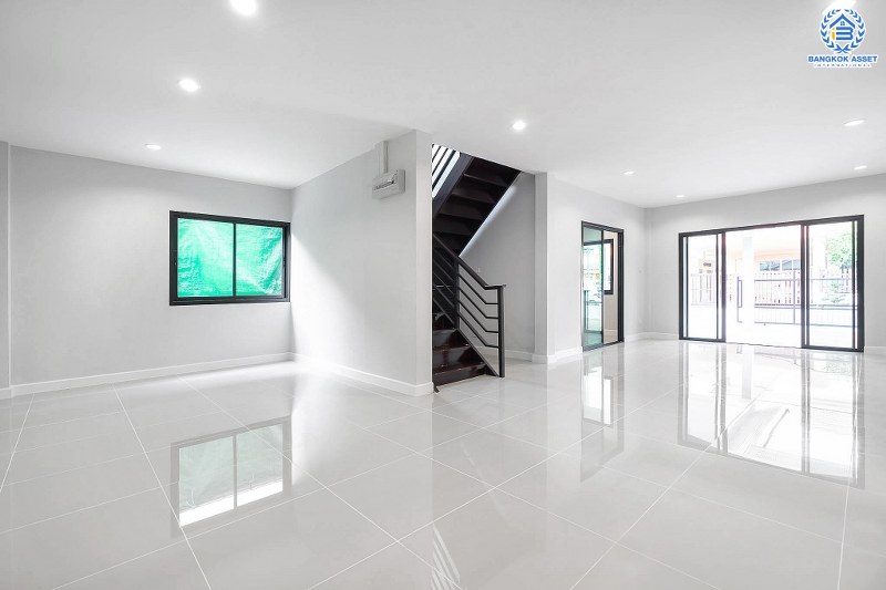 บ้านมือสองตกแต่งใหม่ หลังใหญ่ 3 ห้องนอน โครงการ มณียา3 รัตนาธิเบศร์-ท่าอิฐ คุณภาพ พร็อพเพอร์ตี้ เพอร์เฟค เนื้อที่กว้าง 58.3 ตร.ว. ฟังก์ชั่นครบ! พร้อมห้องอเนกประสงค์ชั้นล่าง บนทำเลที่ดีที่สุด* เชื่อมต่อรัตนาธิเบศร์ และราชพฤกษ์ ใจกลาง 2 เซ็นทรัลฯ ใกล้ MRT "สถานีบางรักน้อยท่าอิฐ"