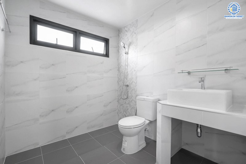 บ้านมือสองตกแต่งใหม่ หลังใหญ่ 3 ห้องนอน โครงการ มณียา3 รัตนาธิเบศร์-ท่าอิฐ คุณภาพ พร็อพเพอร์ตี้ เพอร์เฟค เนื้อที่กว้าง 58.3 ตร.ว. ฟังก์ชั่นครบ! พร้อมห้องอเนกประสงค์ชั้นล่าง บนทำเลที่ดีที่สุด* เชื่อมต่อรัตนาธิเบศร์ และราชพฤกษ์ ใจกลาง 2 เซ็นทรัลฯ ใกล้ MRT "สถานีบางรักน้อยท่าอิฐ"