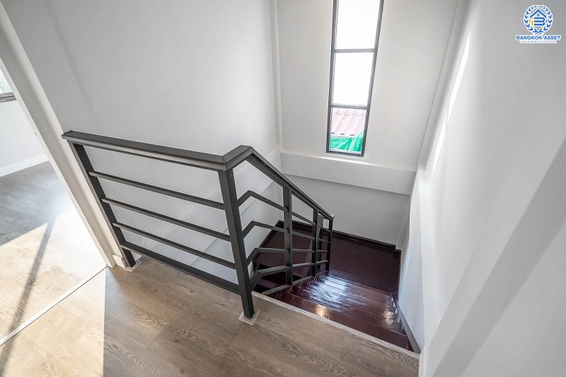 บ้านมือสองตกแต่งใหม่ หลังใหญ่ 3 ห้องนอน โครงการ มณียา3 รัตนาธิเบศร์-ท่าอิฐ คุณภาพ พร็อพเพอร์ตี้ เพอร์เฟค เนื้อที่กว้าง 58.3 ตร.ว. ฟังก์ชั่นครบ! พร้อมห้องอเนกประสงค์ชั้นล่าง บนทำเลที่ดีที่สุด* เชื่อมต่อรัตนาธิเบศร์ และราชพฤกษ์ ใจกลาง 2 เซ็นทรัลฯ ใกล้ MRT "สถานีบางรักน้อยท่าอิฐ"