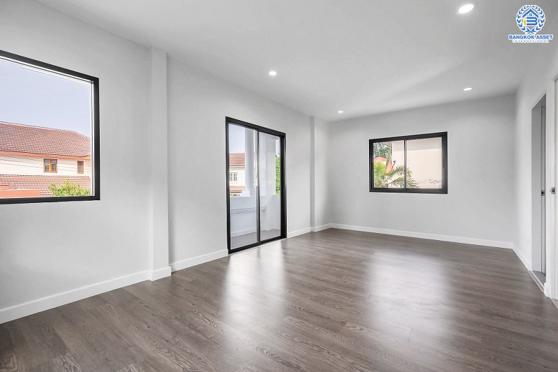 บ้านมือสองตกแต่งใหม่ หลังใหญ่ 3 ห้องนอน โครงการ มณียา3 รัตนาธิเบศร์-ท่าอิฐ คุณภาพ พร็อพเพอร์ตี้ เพอร์เฟค เนื้อที่กว้าง 58.3 ตร.ว. ฟังก์ชั่นครบ! พร้อมห้องอเนกประสงค์ชั้นล่าง บนทำเลที่ดีที่สุด* เชื่อมต่อรัตนาธิเบศร์ และราชพฤกษ์ ใจกลาง 2 เซ็นทรัลฯ ใกล้ MRT "สถานีบางรักน้อยท่าอิฐ"